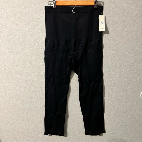 NWT Shapermint Empetua Flaunt Mid-Waist Shaping Capri - Picture 3 of 6
